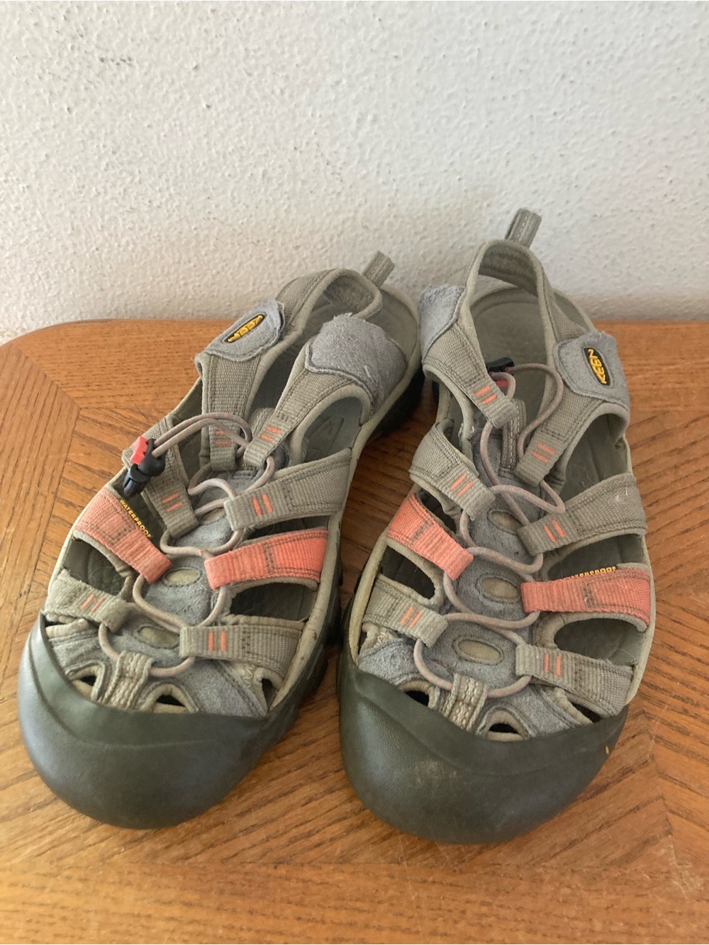KEEN Men’s Gray Closed Toed Waterproof Sandals 11.5
